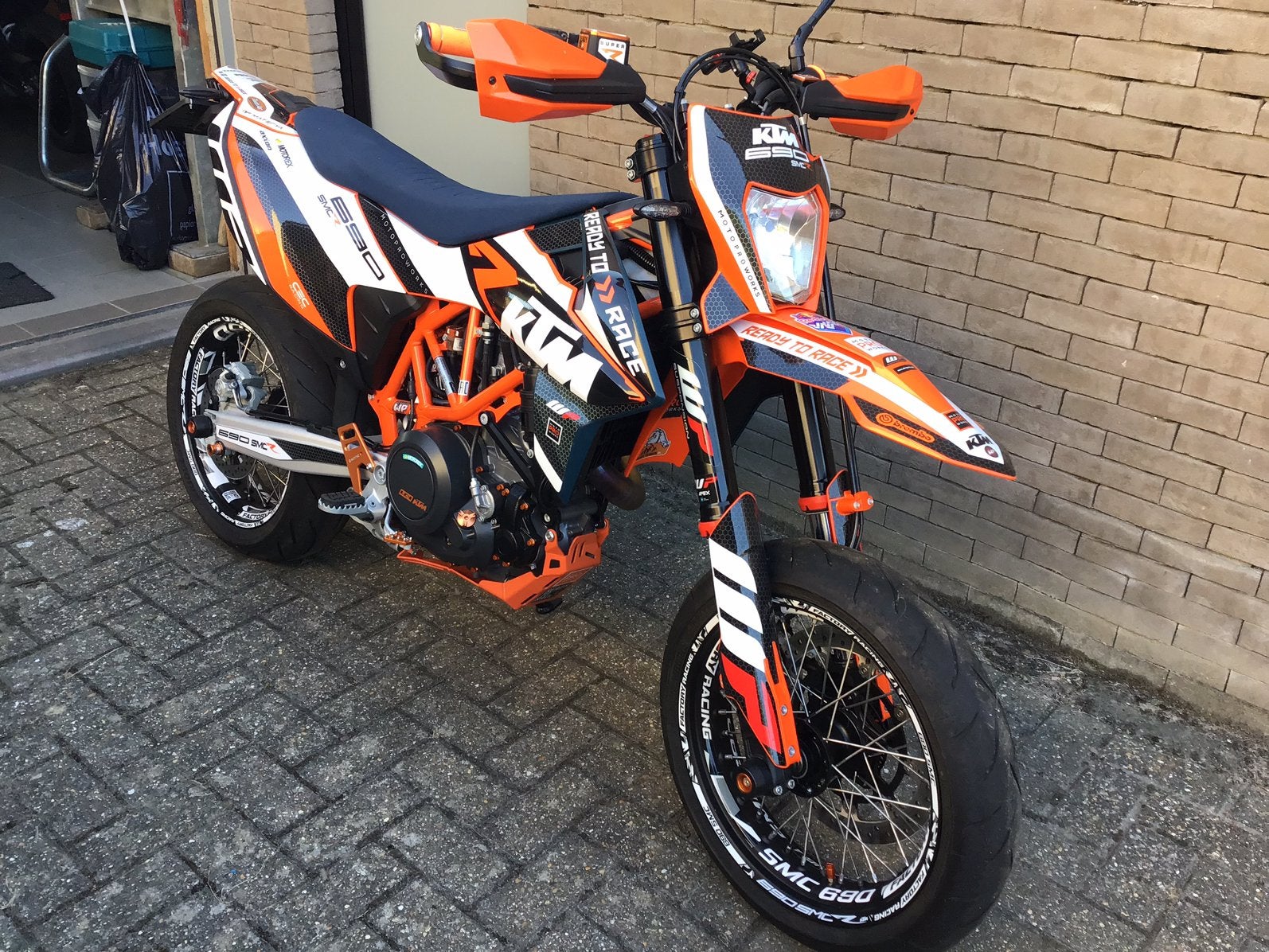 KTM 690 SMC-R in splinternieuwe staat met maar 1700 km, Motos, Motos | KTM, Particulier, Neuf