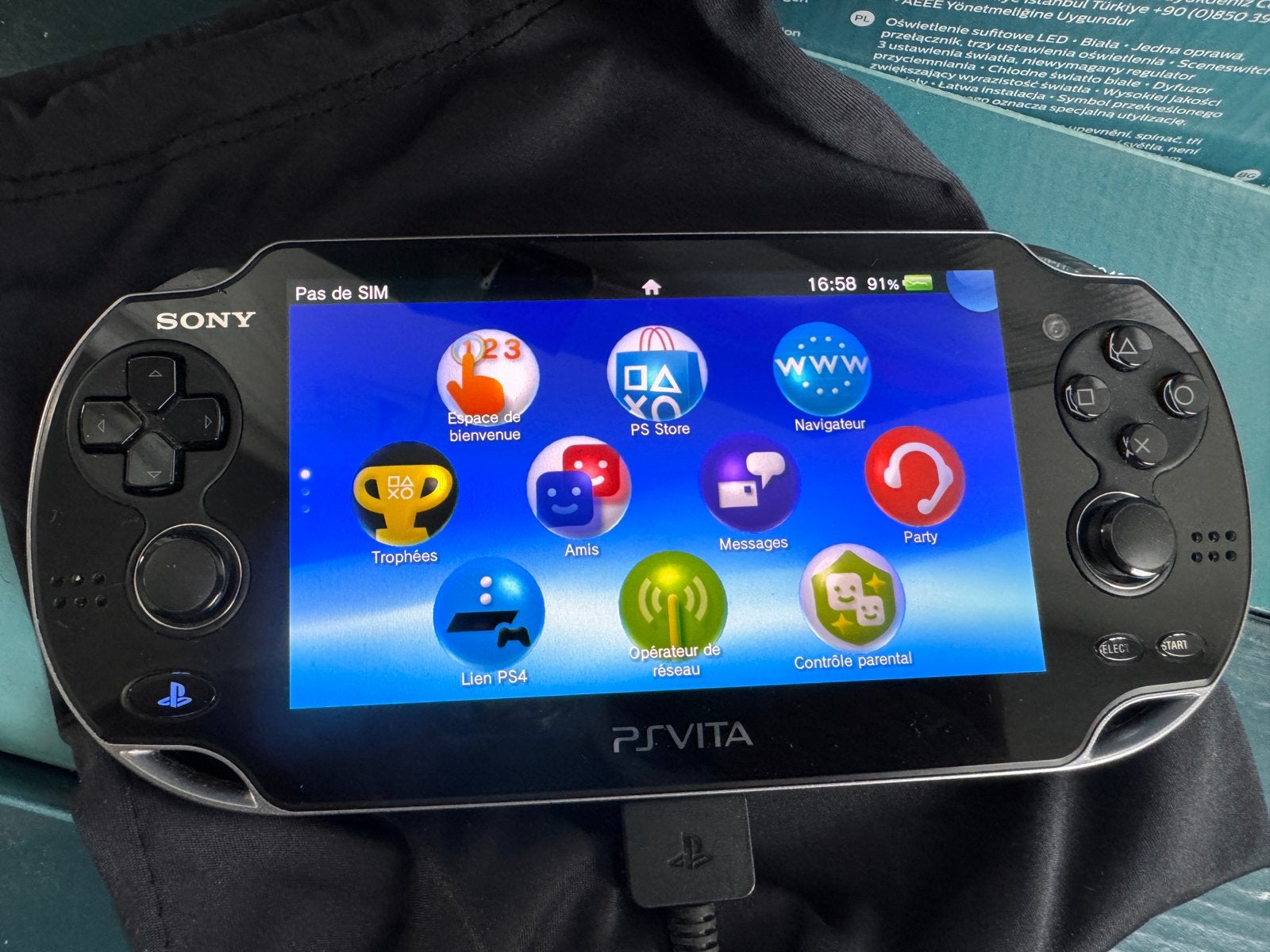 PS Vita PCH-1104, Consoles de jeu & Jeux vidéo, Enlèvement, Comme neuf