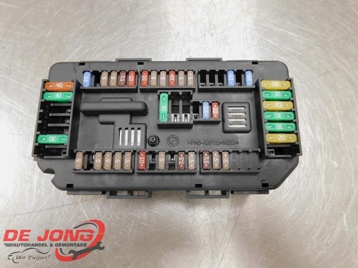Boîte à fusibles d'un BMW 3-Serie, -, 3 mois de garantie, Utilisé, -