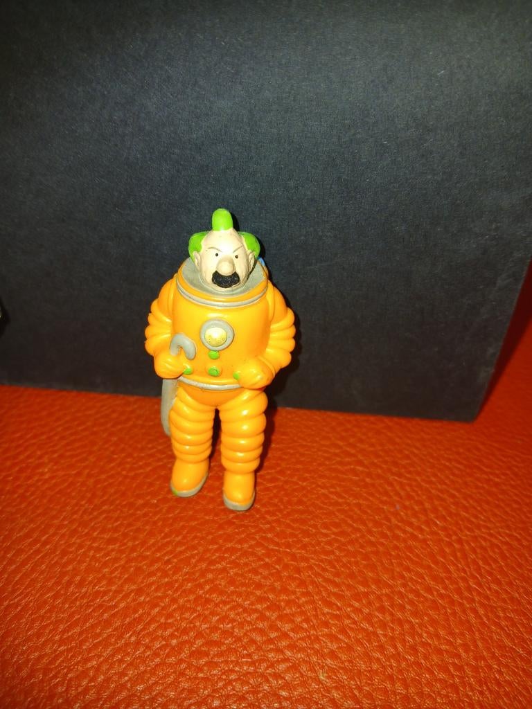 verzamelfiguur van Jansen in een oranje ruimtepak uit de str, Ophalen
