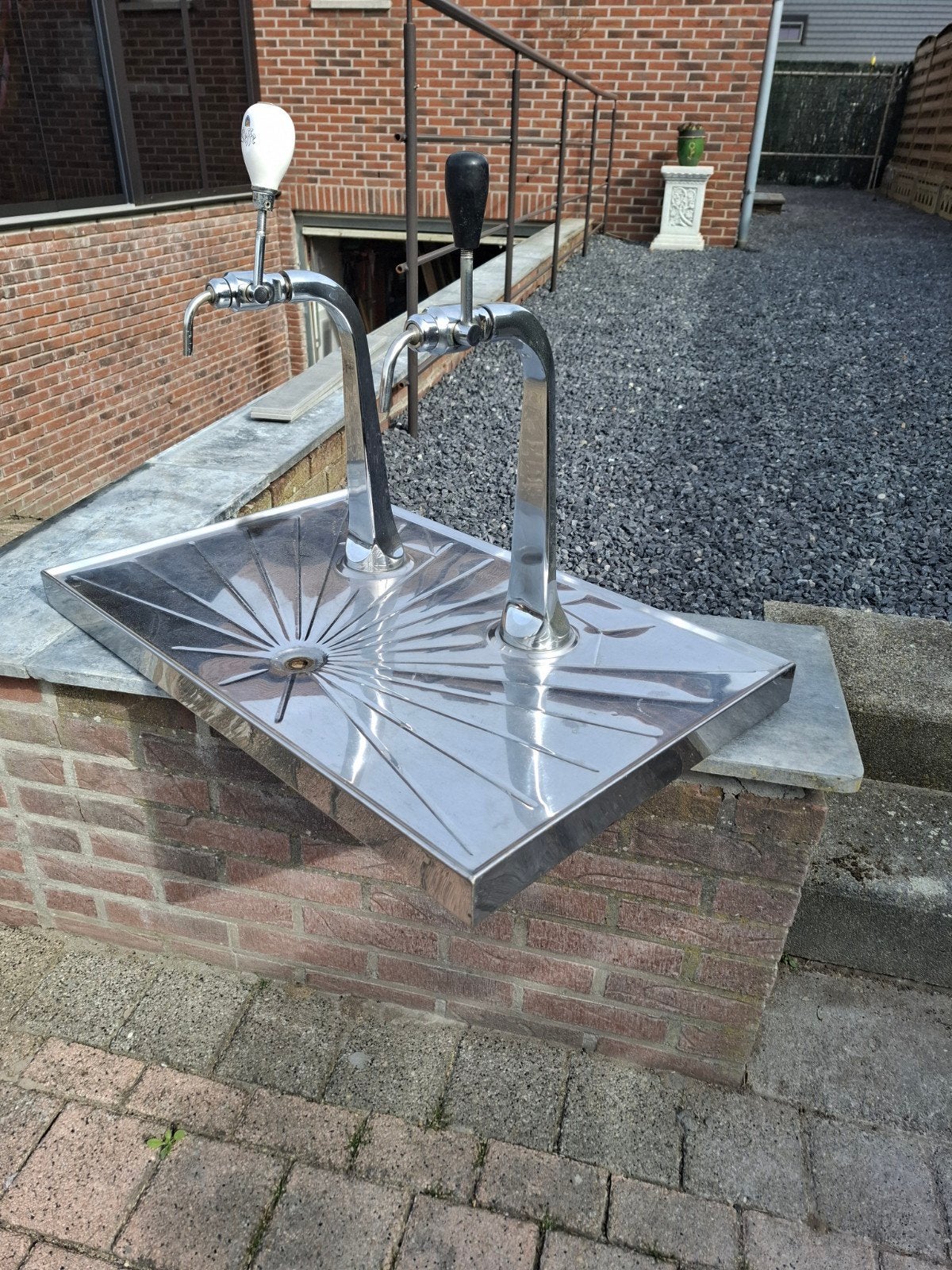 2 tapkranen op afdruiprek, Ophalen