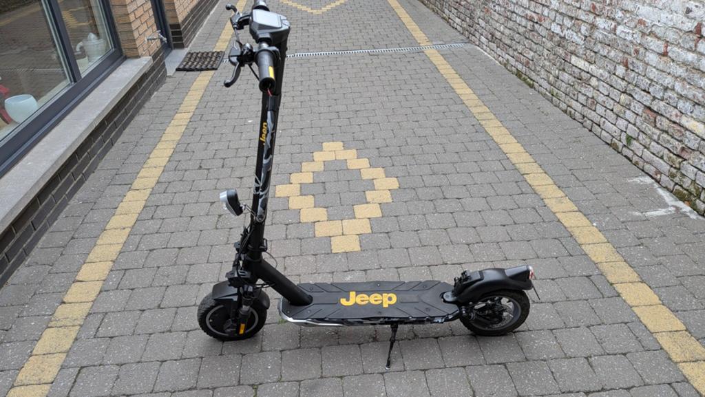 E step jeep camou, Fietsen en Brommers, Steps, Ophalen