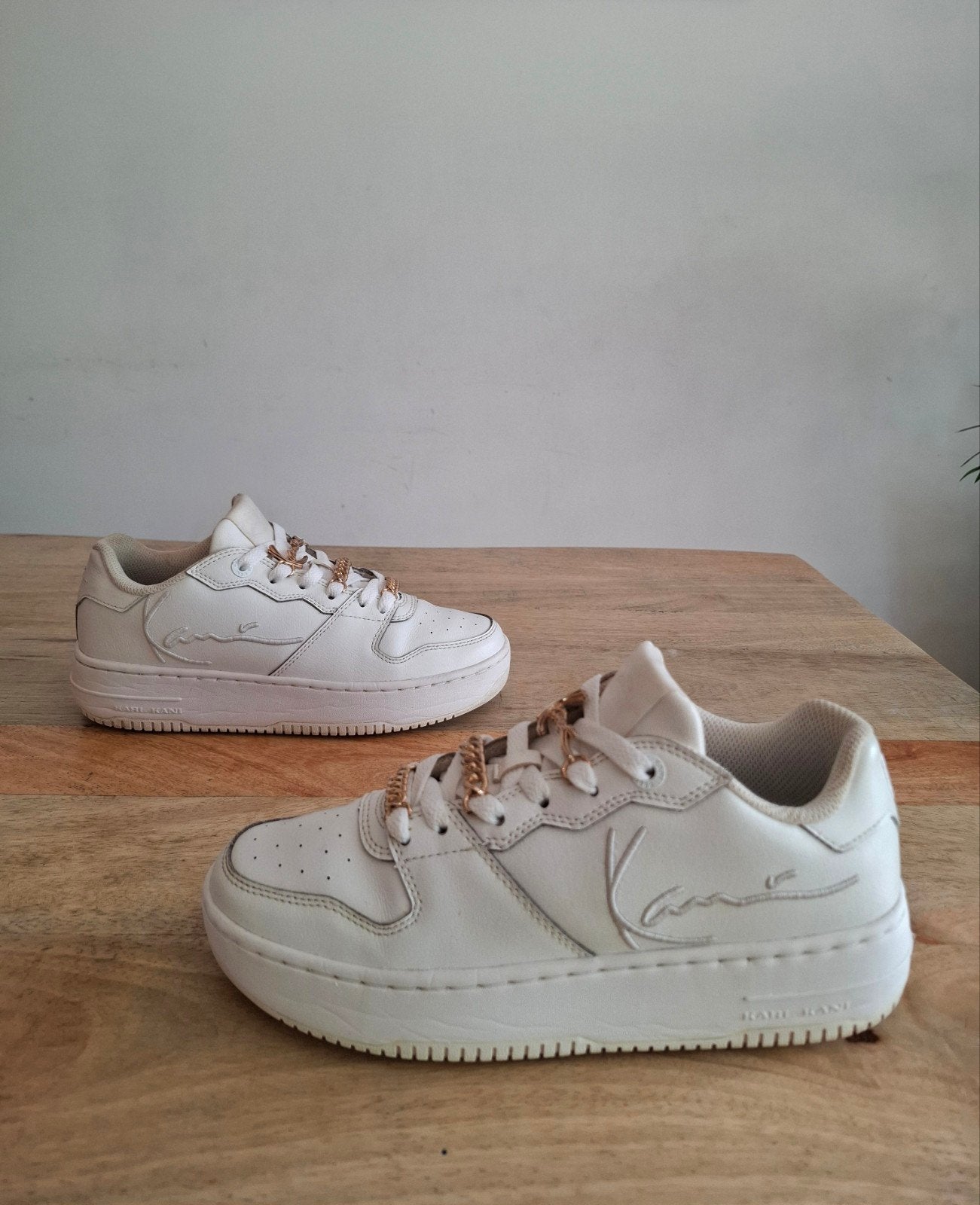 Karl Kani 89 Classic Sneakers met Roségouden Ketting – 38,5, Kleding | Dames, Wit, Ophalen of Verzenden, Sneakers, Karl kani