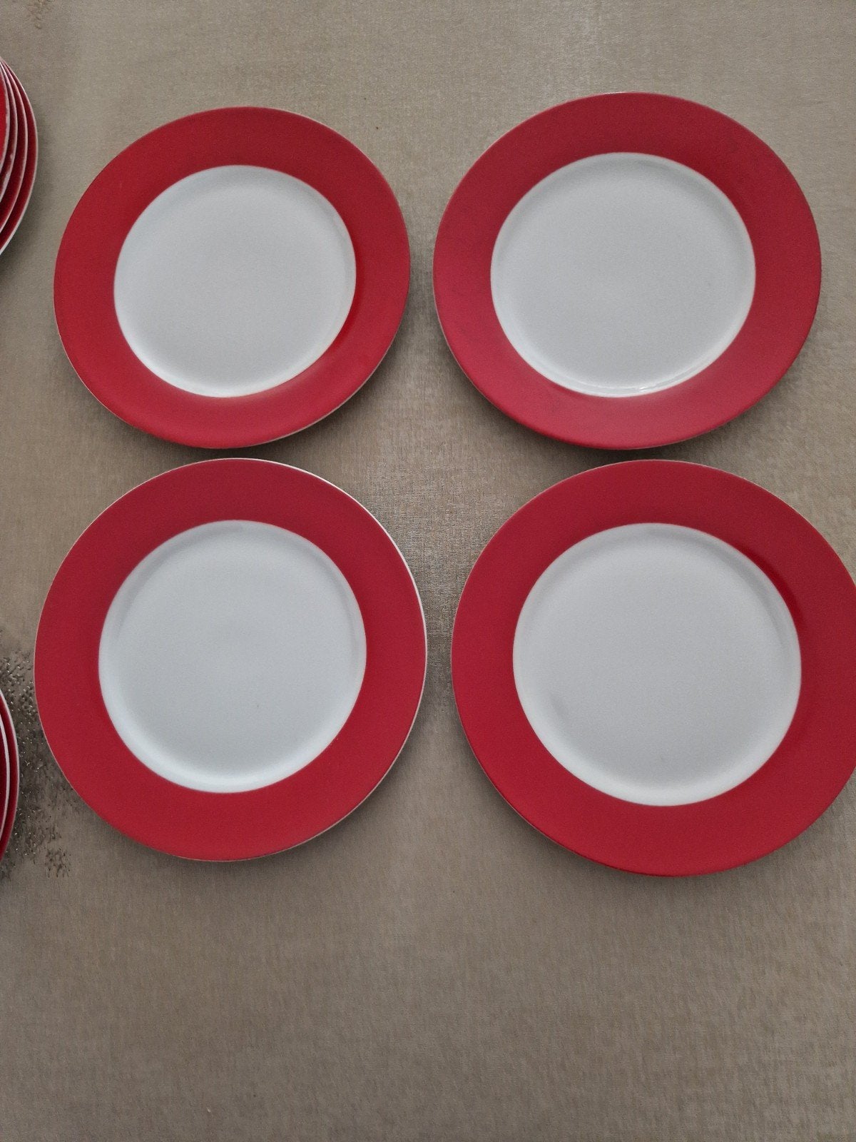 12 assiettes à dessert, Enlèvement