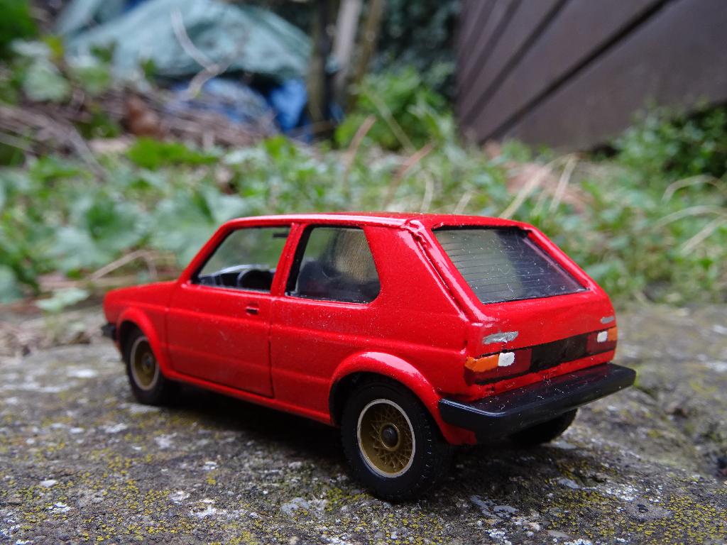 1981 Volkswagen Golf GTi - 1/43, Hobby & Loisirs créatifs, Enlèvement ou Envoi, Comme neuf, Voiture, Solido
