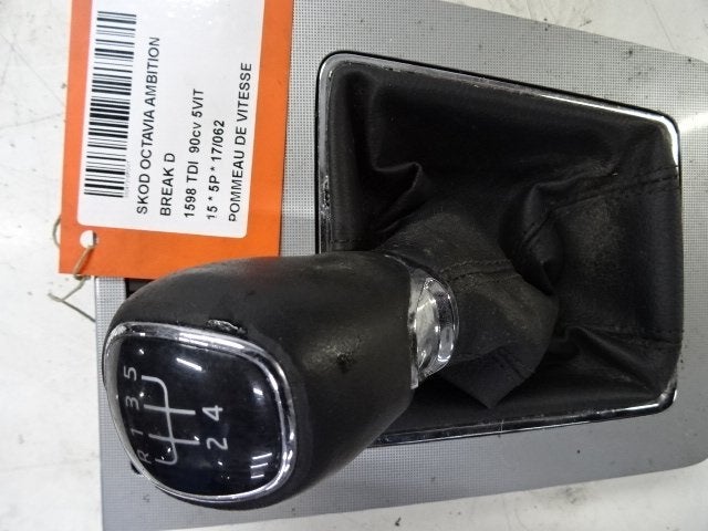 LEVIER DE CHANGEMENT DE VITESSES Skoda Octavia Combi (5EAC), Mevr. I. Hauben, Utilisé, Skoda, Rue de l'Espoir 34 34
4030  GRIVEGNÉE, BE