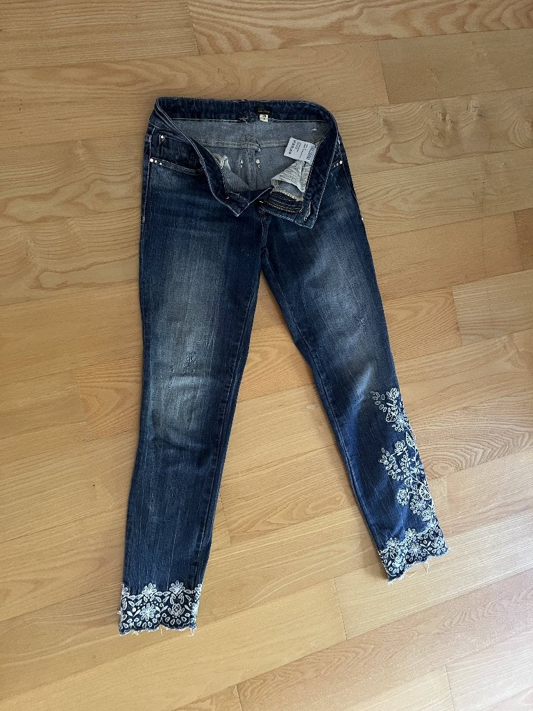 Jeans de marque Fracomina avec broderies florales, Vêtements | Femmes, Fracomina, W27 (confection 34) ou plus petit, Enlèvement