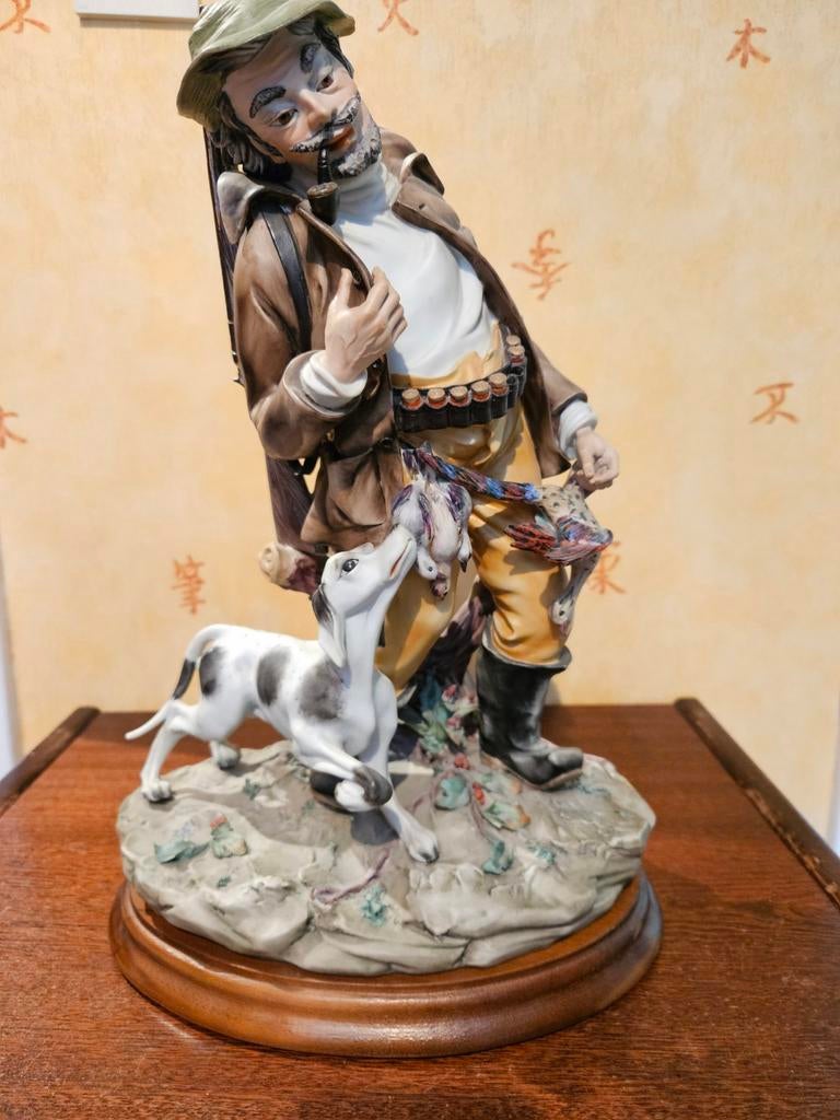 Capodimonte beeld 40cm - Jager met hond - Gesigneerd Carpie, Enlèvement