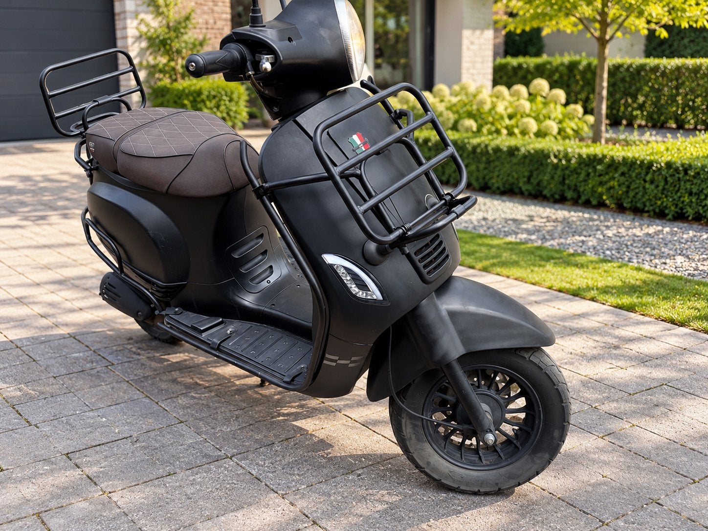 GTS Toscana 50cc – 2022 – slechts 4.000 km, Fietsen en Brommers, Ophalen