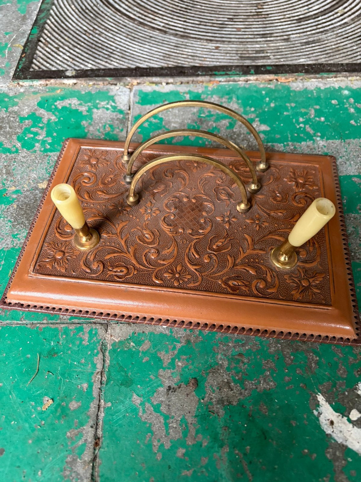 Porte plume ancien, Enlèvement