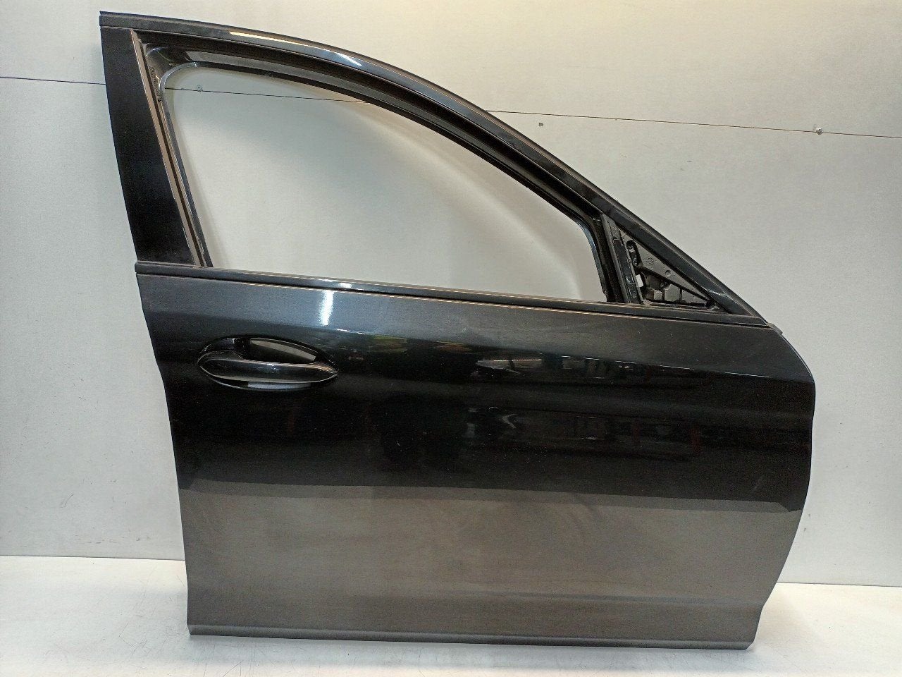 Portier rechts voor BMW 5 serie, Onderdelen@venauto.nl, Van der Ven Autorecycling B.V., Gebruikt, Ettenseweg 76, 4706 PB Roosendaal, The Netherlands