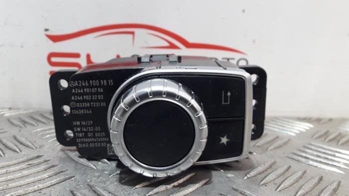 Bouton I-drive d'un Mercedes CLA, 3 mois de garantie, Utilisé, -, -