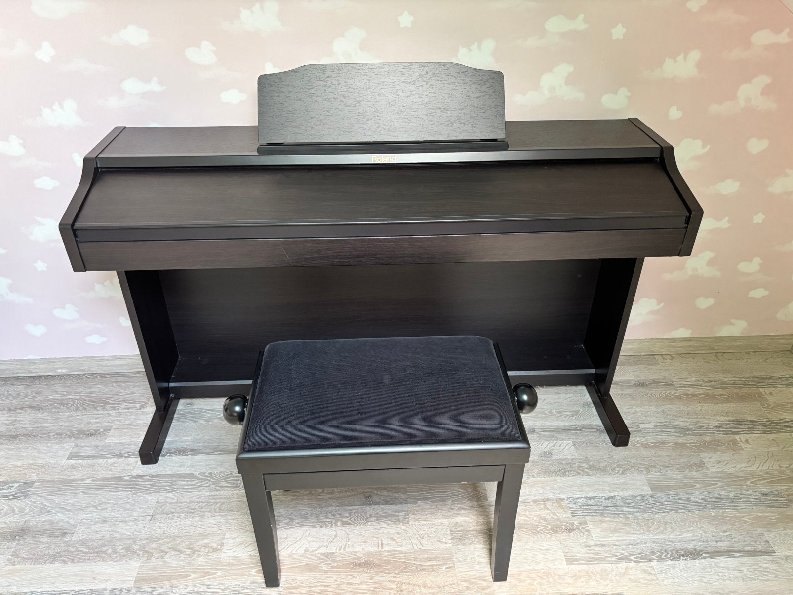 Roland RP401R digitale piano + zitplaats — Zeer goede staat, Ophalen, Bruin, Piano