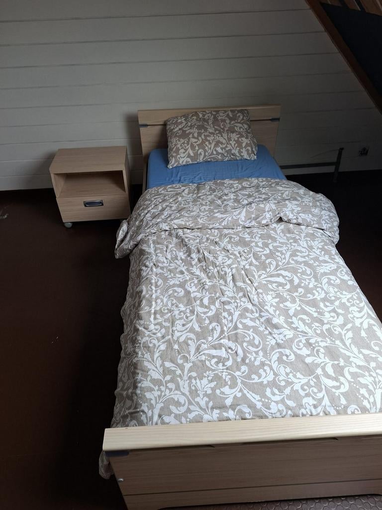 1 persoonsbed + nachtkastje + lattoflex + matras/als NIEUW/, Ophalen of Verzenden