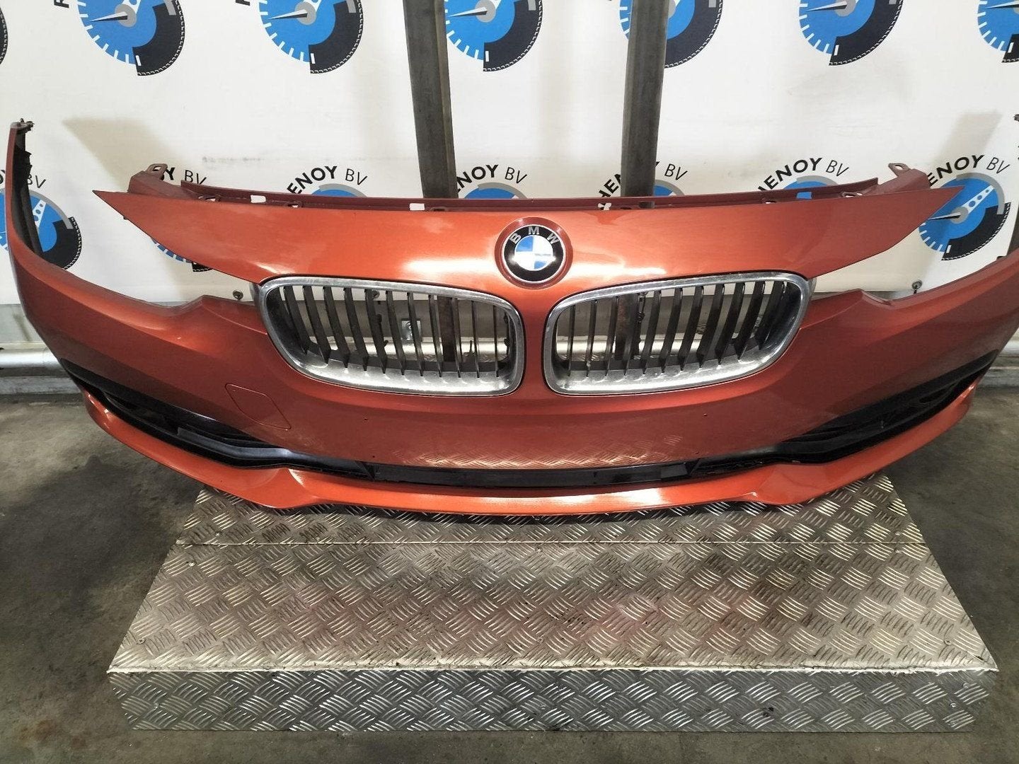 BMW 3 SERIES F31LCI 318D Corp L. Exec VOORBUMPER 2017, Gebruikt, Voor, Ophalen of Verzenden, Bumper