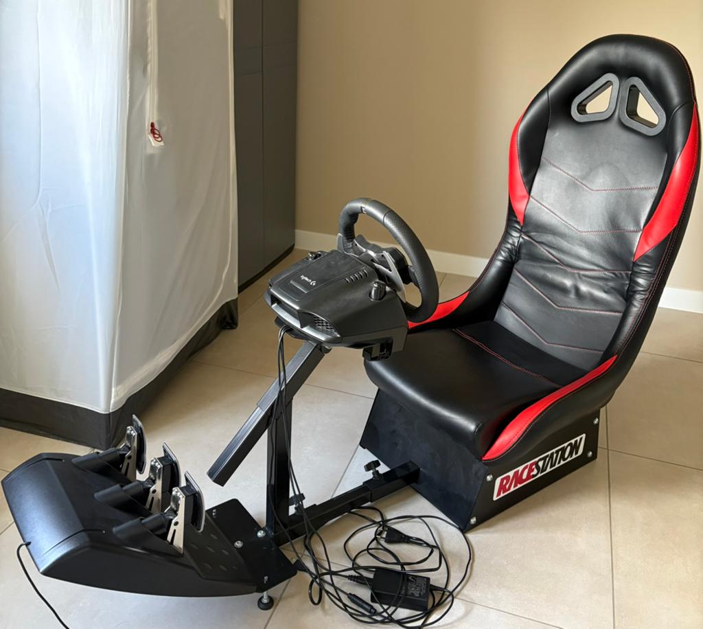 Logitech g920 (stuur & pedalen) + RACESTATION-stoel, Ophalen, Xbox, Zo goed als nieuw, Verstelbaar