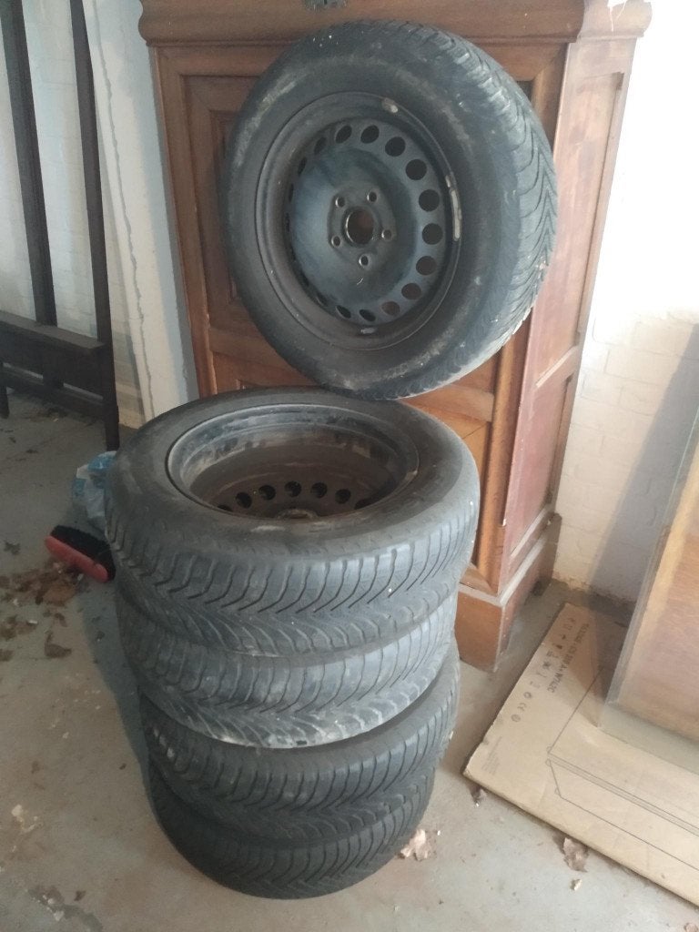 5 pneus sur jantes, Auto-onderdelen, Banden en Velgen, Ophalen, Winterbanden, Band(en)
