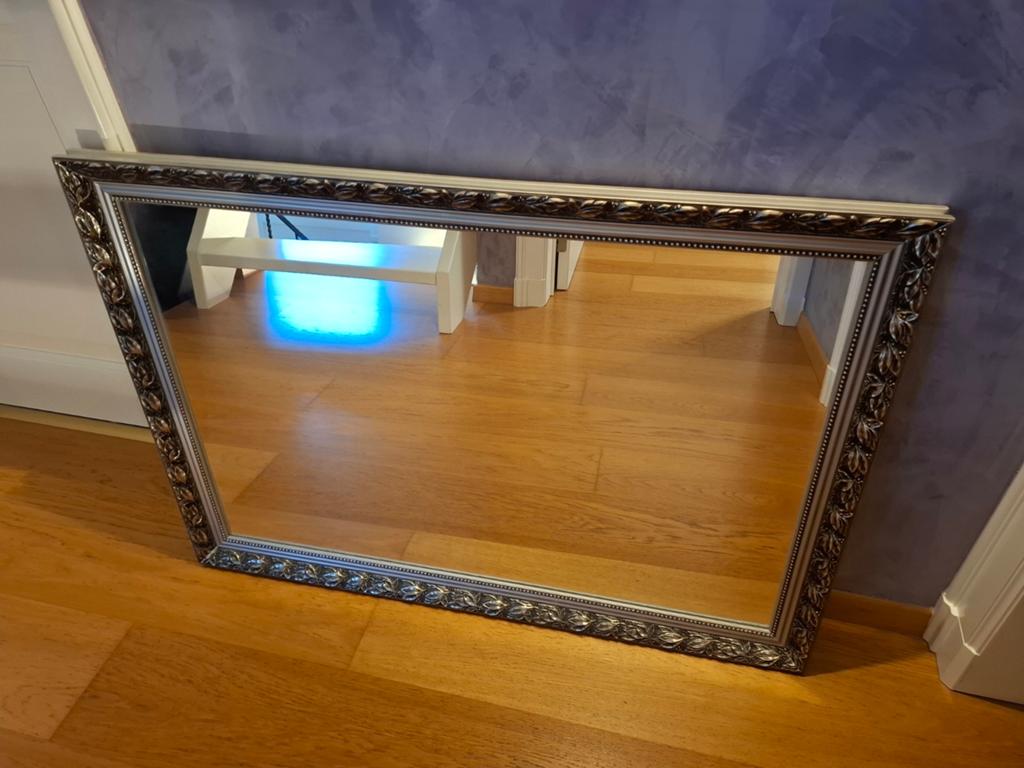 Mooie spiegel om op te hangen. Afmetingen:102 cm x 71,5 cm, Huis en Inrichting, Woonaccessoires | Spiegels, Ophalen