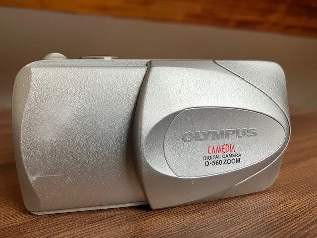Olympus Camedia Digital Camera D-560 Zoom, Carte mémoire, Moins de 4 fois, Utilisé, Appareil photo compact