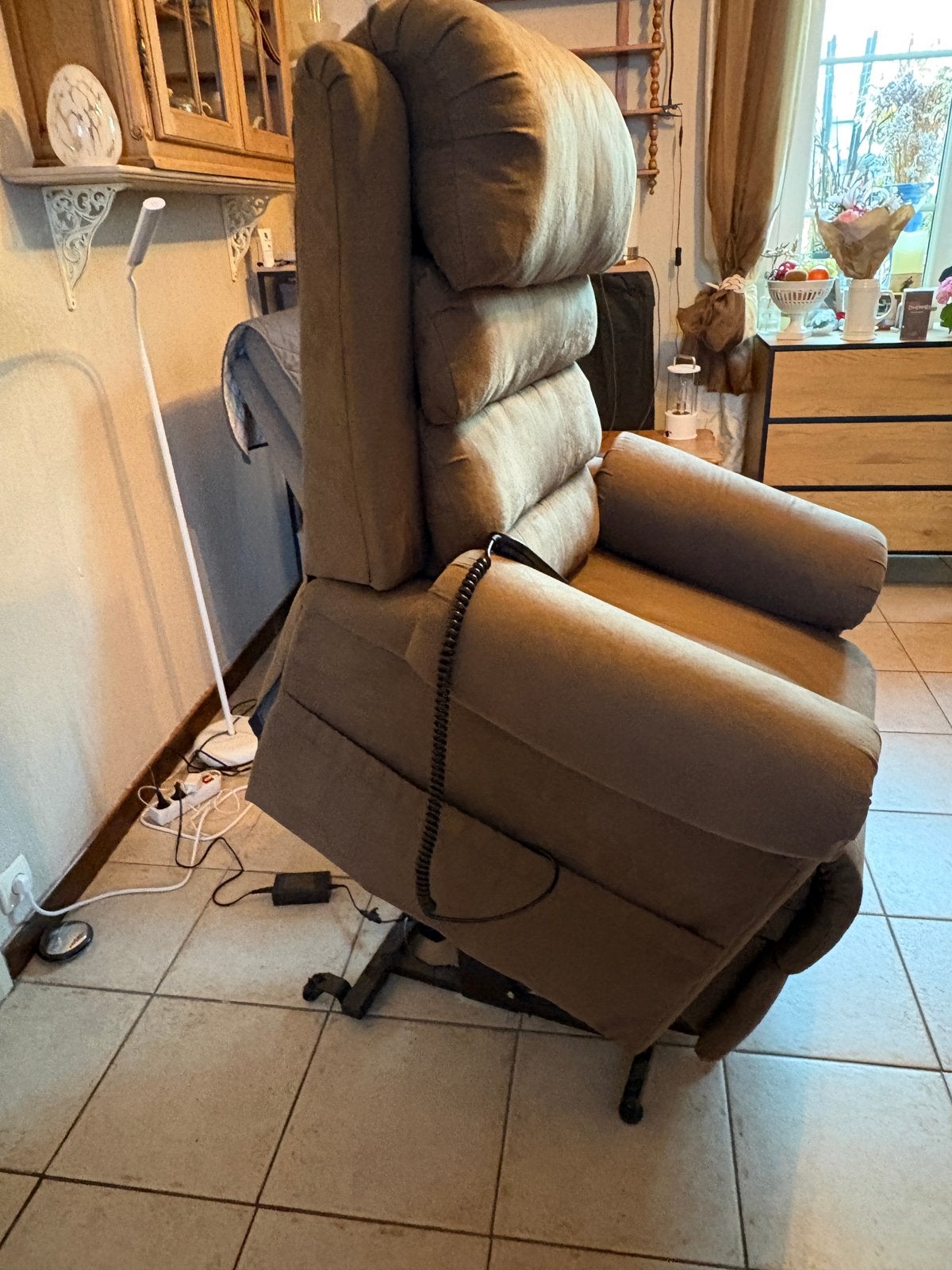 Fauteuil mediconfort électrique 2 moteurs, brun pas d’usure, Huis en Inrichting, Fauteuils, Ophalen, Zo goed als nieuw
