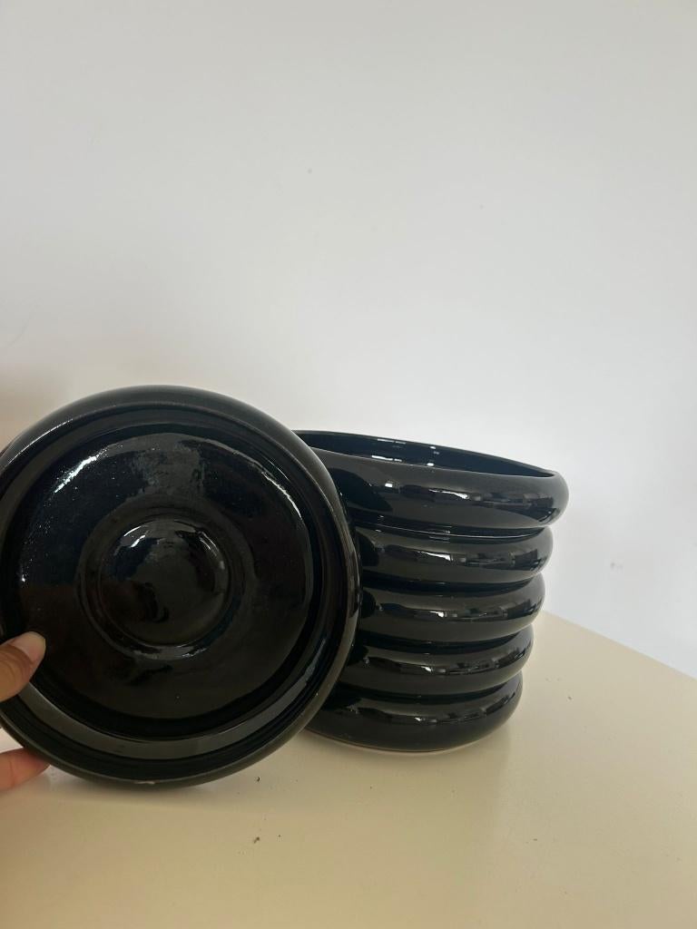 6 Zwarte keramische schoteltjes / onderbordjes – set, Ophalen, Keramiek, Nieuw, Schaal of Schalen