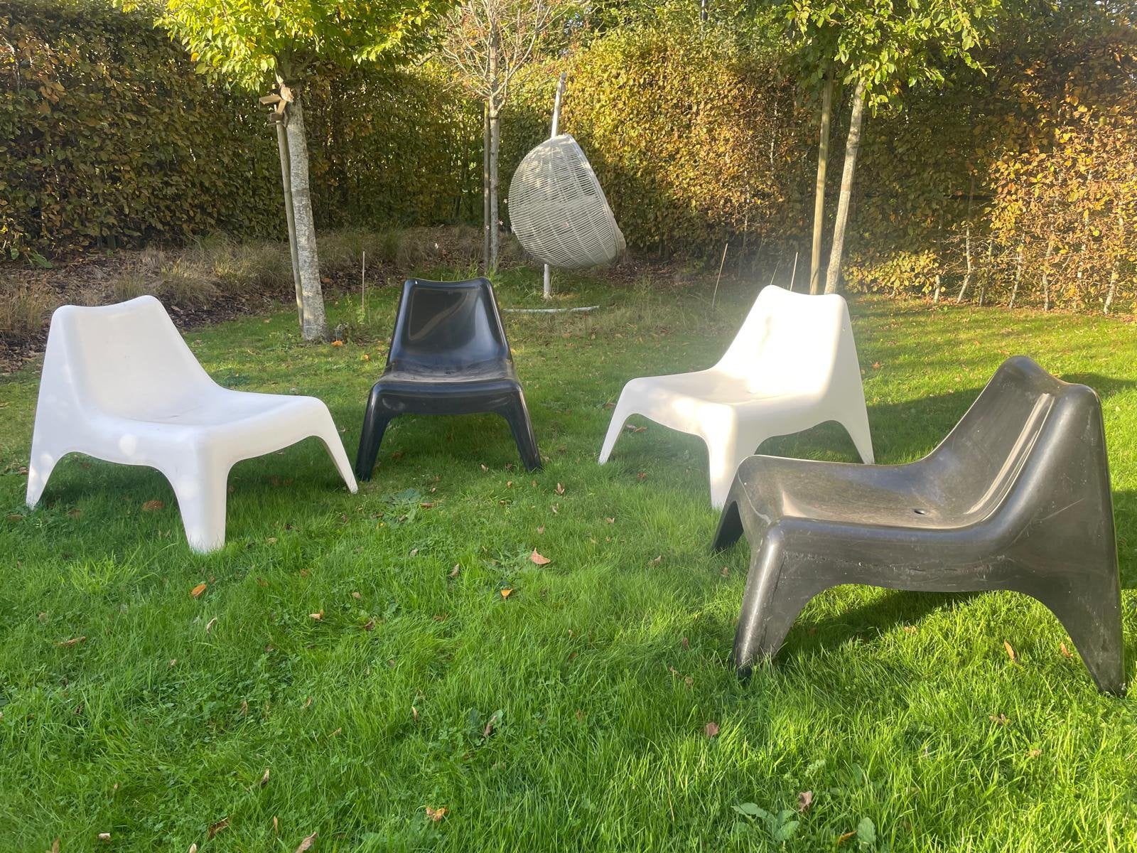 Stijlvolle lounge zetels Ikea 4st: 2x wit, 2xzwart, Tuin en Terras, Ophalen, Zo goed als nieuw, Plastic, Stapelbaar