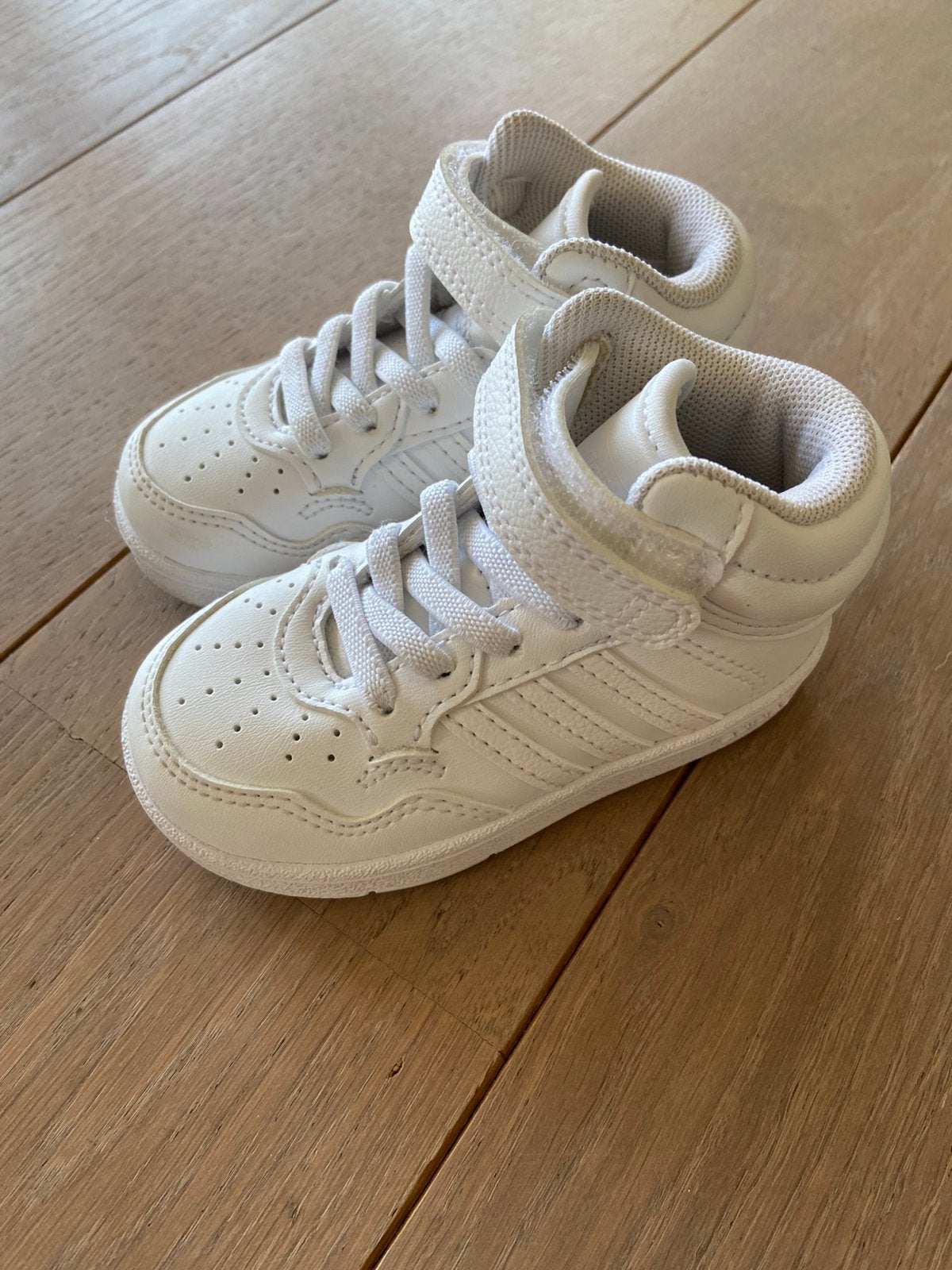 Adidas Hoops 4.0 Mid Shoes Kids Maat 20, Garçon ou Fille, Enlèvement ou Envoi, Comme neuf, Chaussures de sport