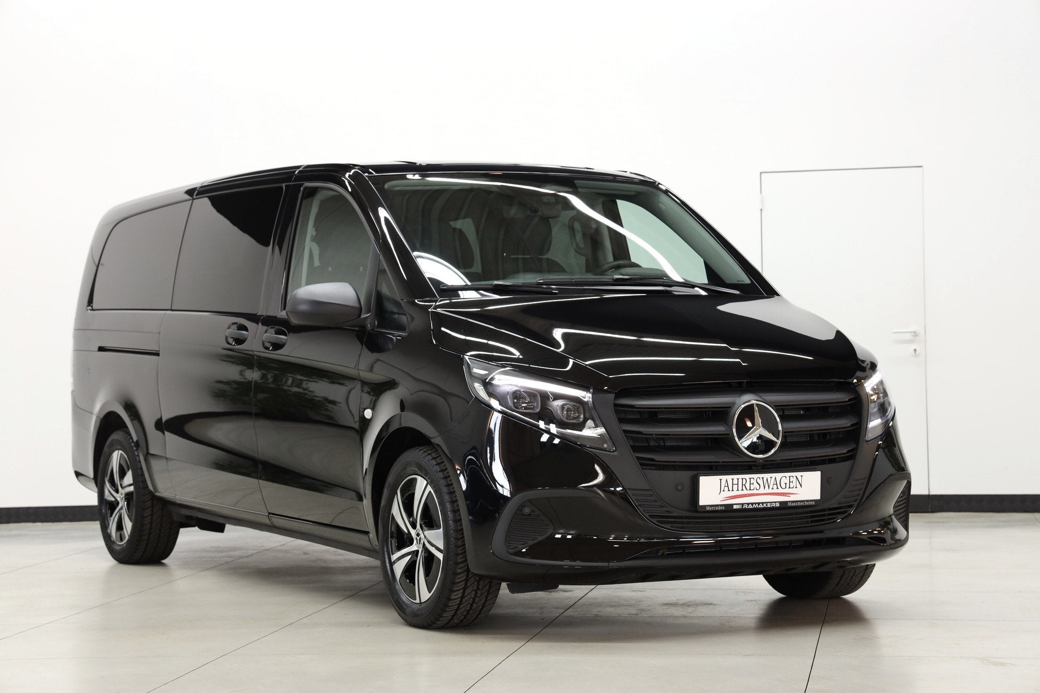 Mercedes-Benz Vito 114 CDI L3 Tourer 9-zit AUTOMAAT Multibea, Auto's, Mercedes-Benz, Gebruikt, Zwart, 4 cilinders, Zwart