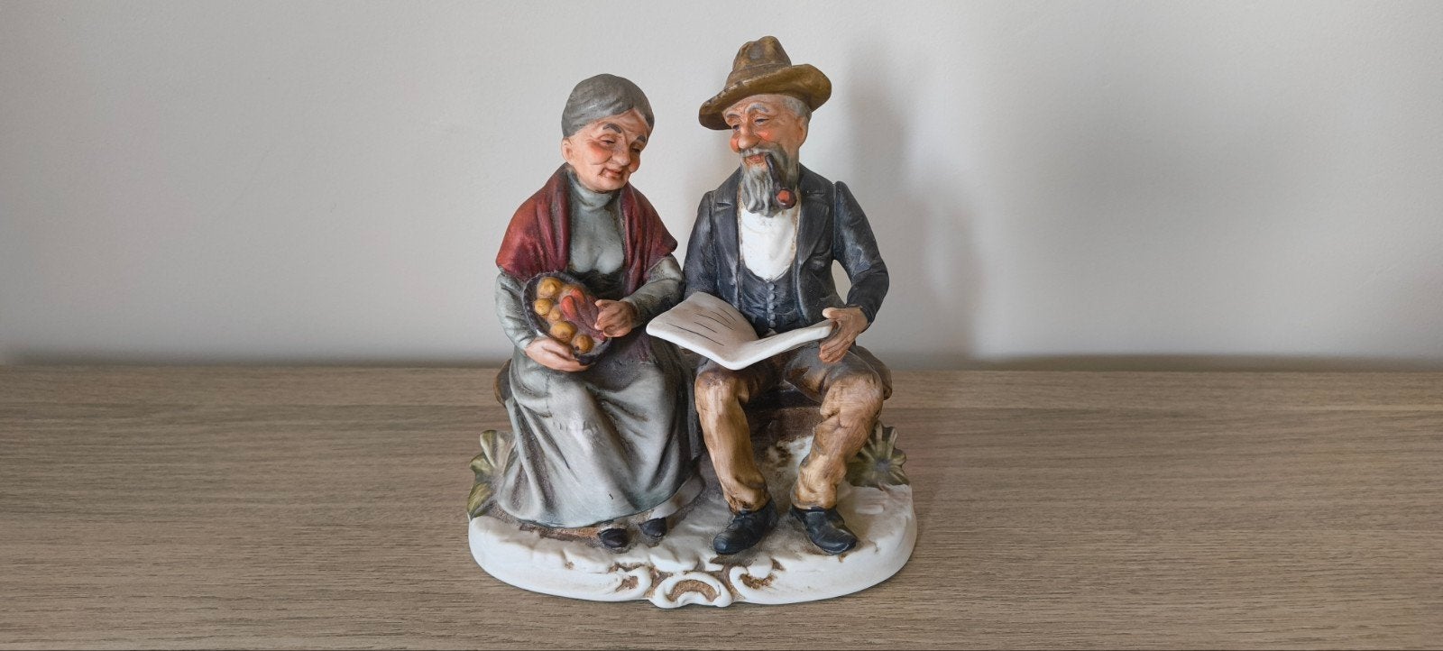 Statuette en biscuit, Ophalen