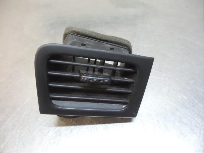 Grille aération tableau de bord d'un Kia Picanto (Picanto 1, Kia, -, Utilisé, -