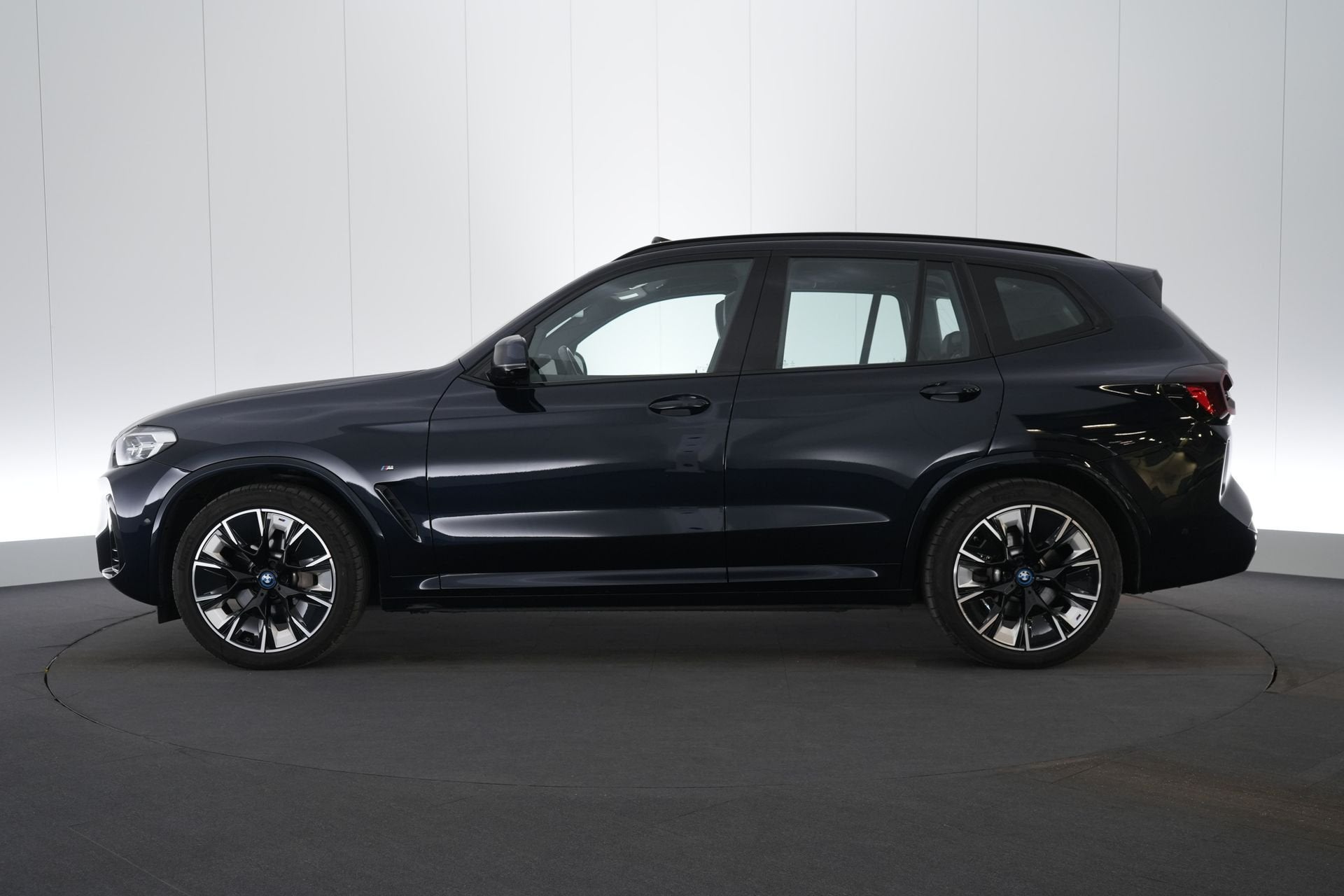 (2BSM147) BMW IX3, Auto's, Automaat, Achterwielaandrijving, Gebruikt, Lichtsensor