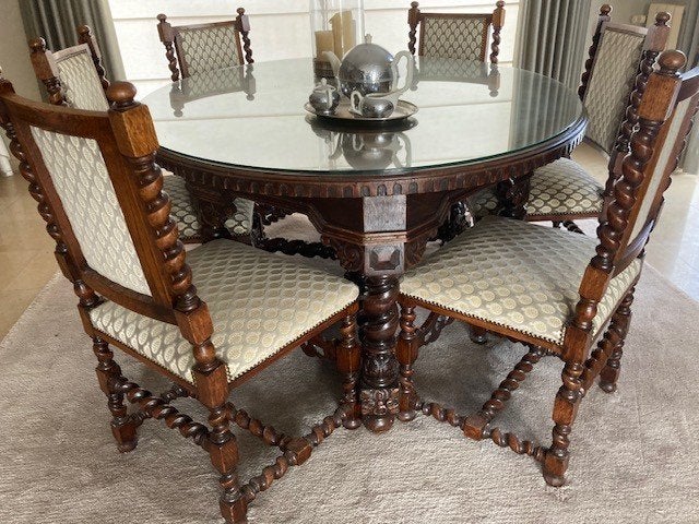 Antieke oude tafel en stoelen, Ophalen