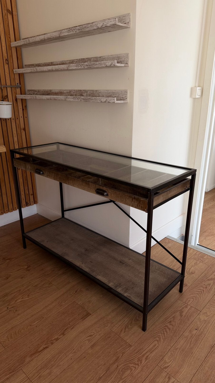 industriële sidetable / werktafel met glazen blad, Huis en Inrichting, Ophalen, Zo goed als nieuw