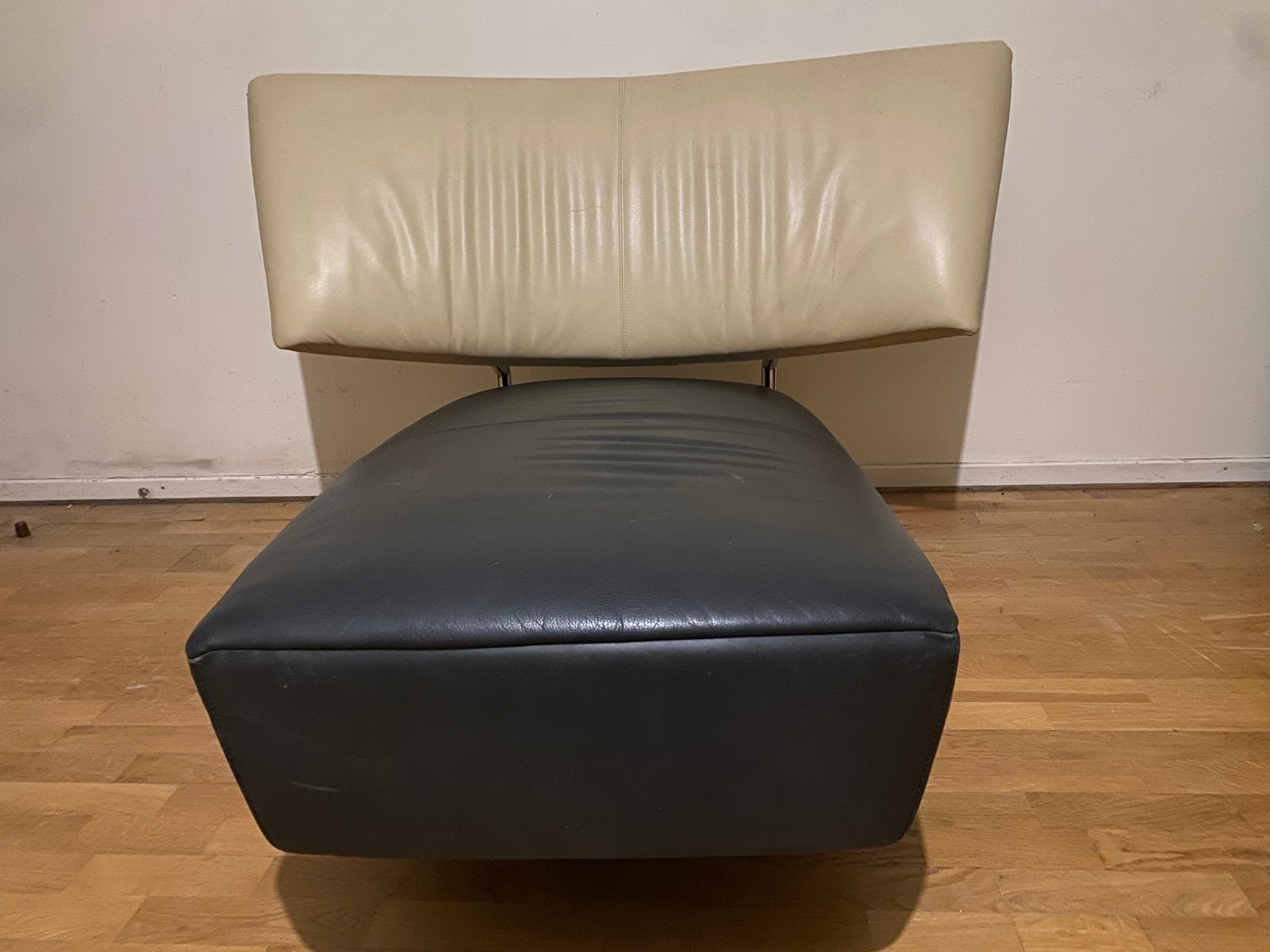 LEOLUX fauteuil zwart beige leer, Ophalen, Zo goed als nieuw, Leer
