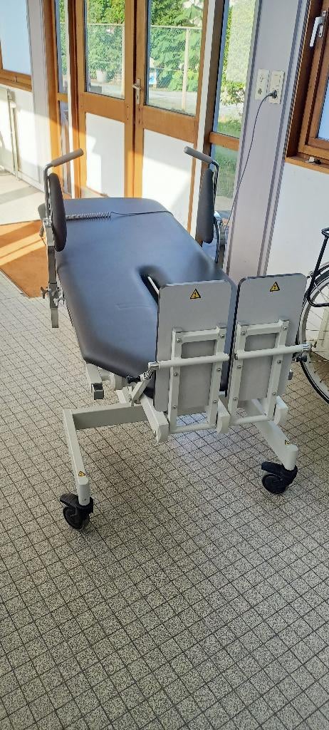 Table de soin inclinable Gymna, Enlèvement, Utilisé, Table de massage