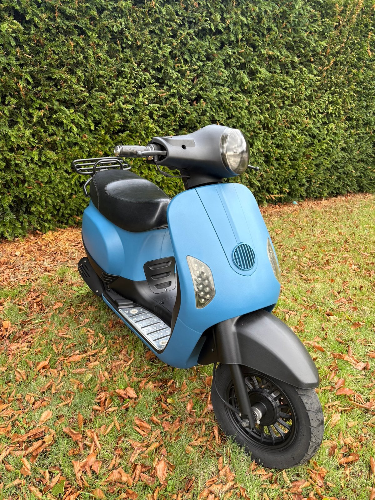 Scooter a klasse (vespa look), Fietsen en Brommers, Snorfietsen en Snorscooters, Ophalen of Verzenden, Zo goed als nieuw, Vespa