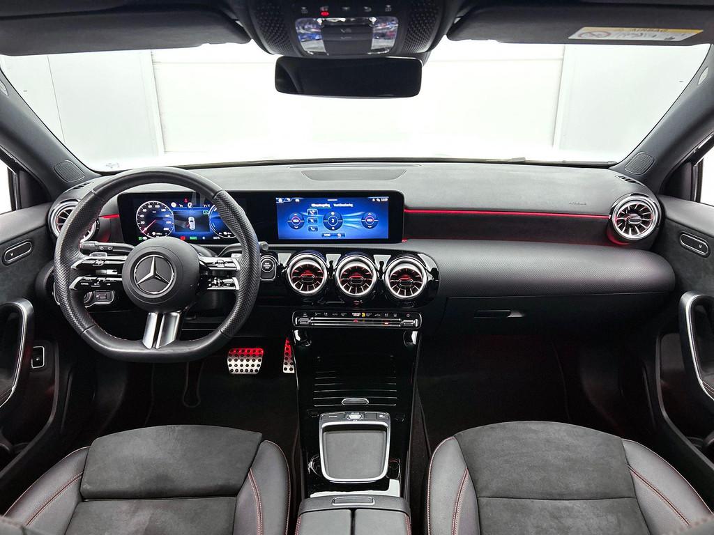 Mercedes-Benz A-klasse 250 e Hatchback AMG Line | Verwarmde, Auto's, Stof, Gebruikt, 4 cilinders, 16 kWh
