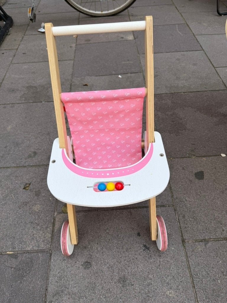 Poppenwagen hout, Ophalen