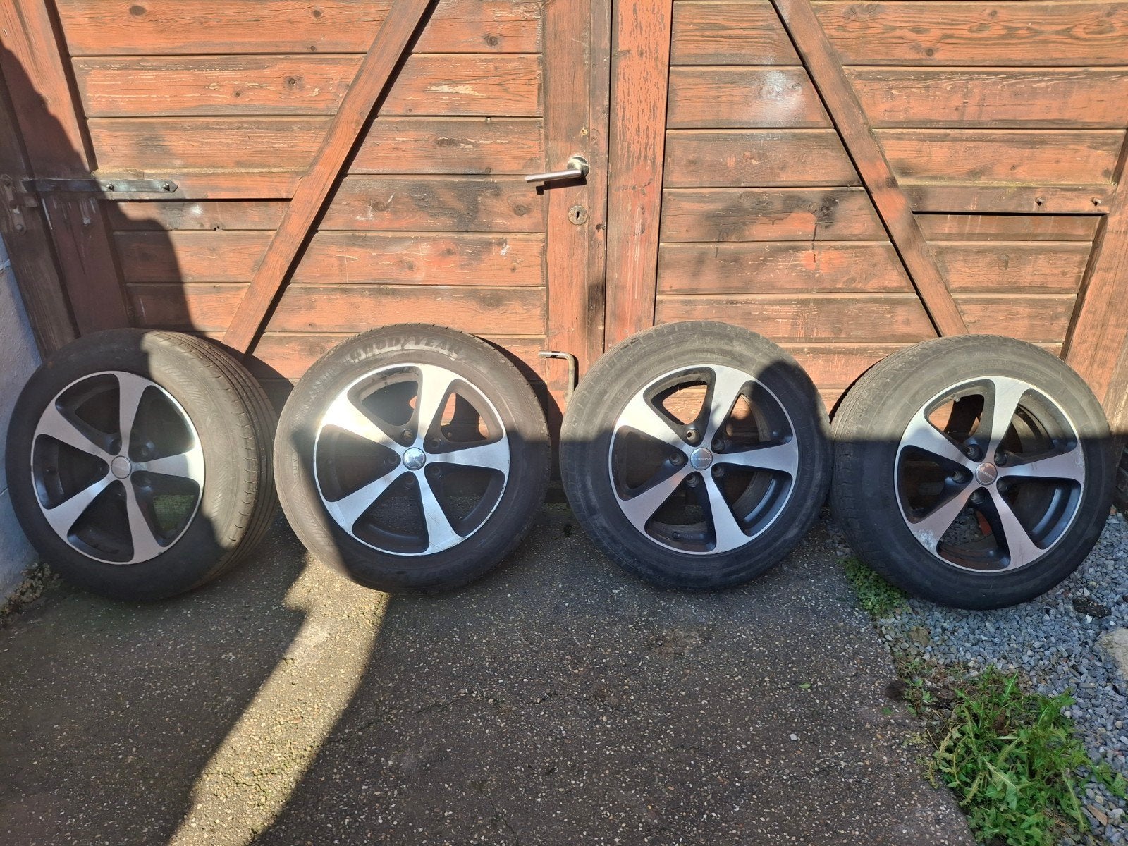 17 inch borbet velgen steek 5 x 114.3, Ophalen, 17 inch, All Season, Band(en)