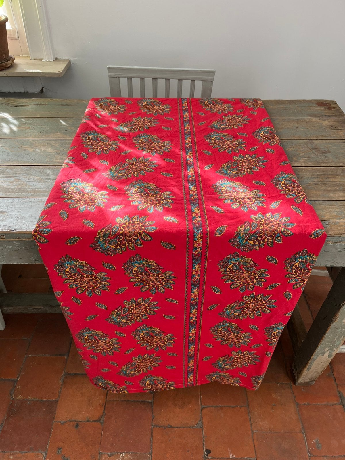 MOOI XXL TAFELKLEED DOEK STOF ROOD PAISLEY, Huis en Inrichting, Ophalen of Verzenden, Zo goed als nieuw, Katoen, Rood