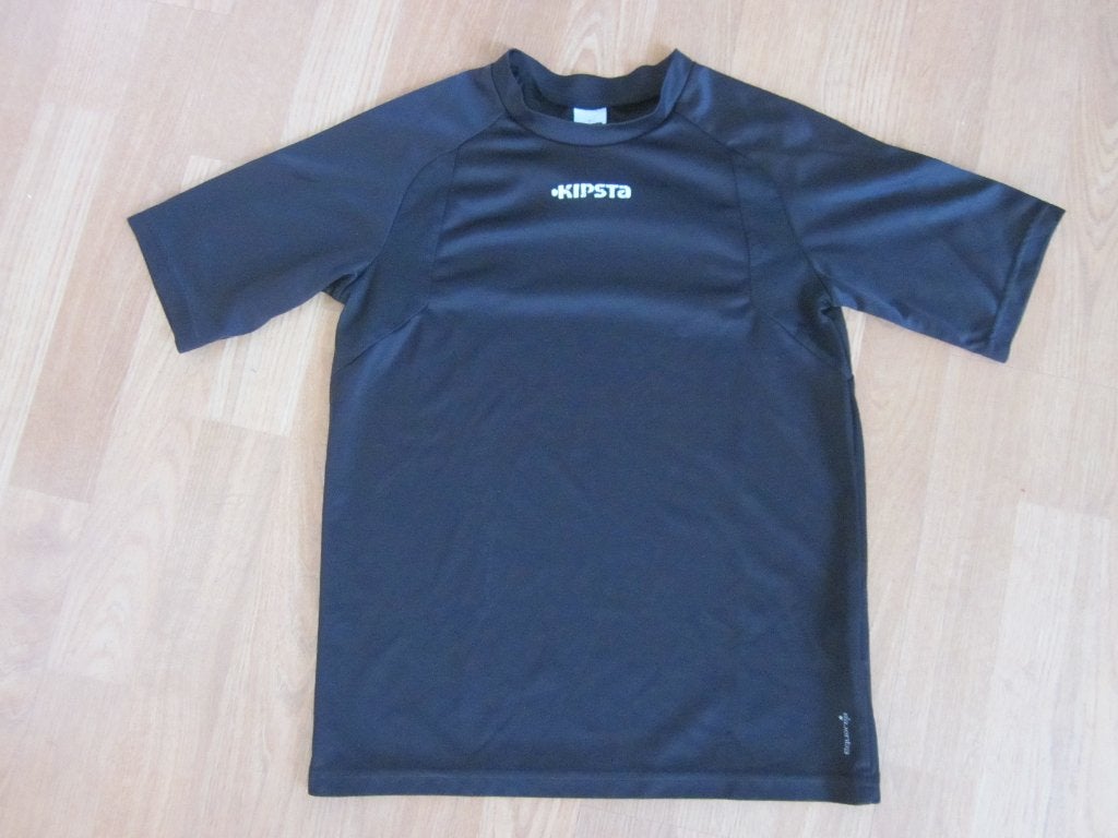 zwart voetbalshirt van Kipsta, Kinderen en Baby's, Ophalen of Verzenden, Gebruikt, Jongen, Sport- of Zwemkleding