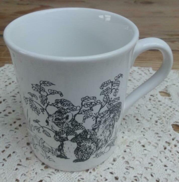 Vintage mok met 2 schattige eekhoorntjes en eikeltjes, Collections, Collections Animaux, Enlèvement ou Envoi, Comme neuf, Autres