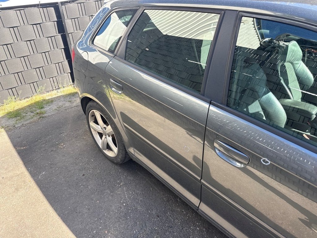 PORTE DROITE ARRIÈRE A3 Sportback (8PA) (|8P4833052A|), Auto-Union-Straße  1,
85057  Ingolstadt, DE, Info@audi.de, Audi, Utilisé