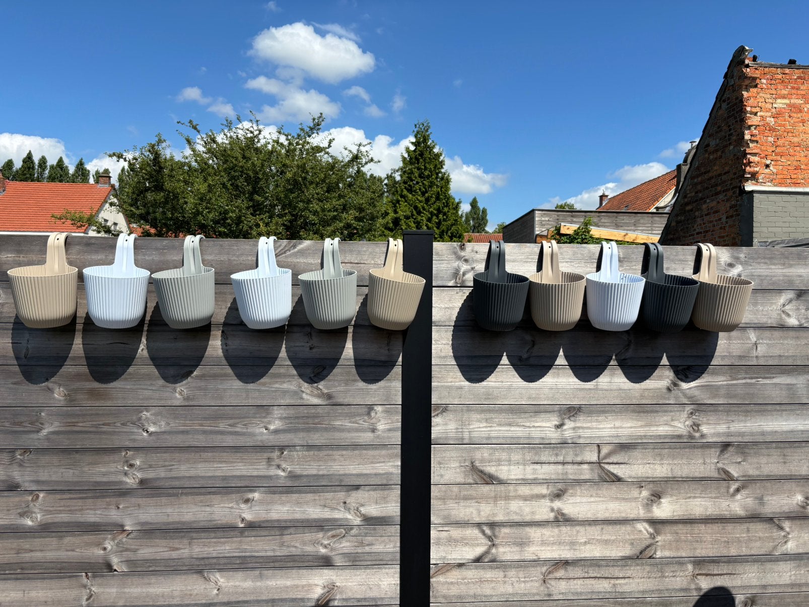 11 zo goed als nieuwe hangbloempotten, Tuin en Terras, Ophalen, Zo goed als nieuw