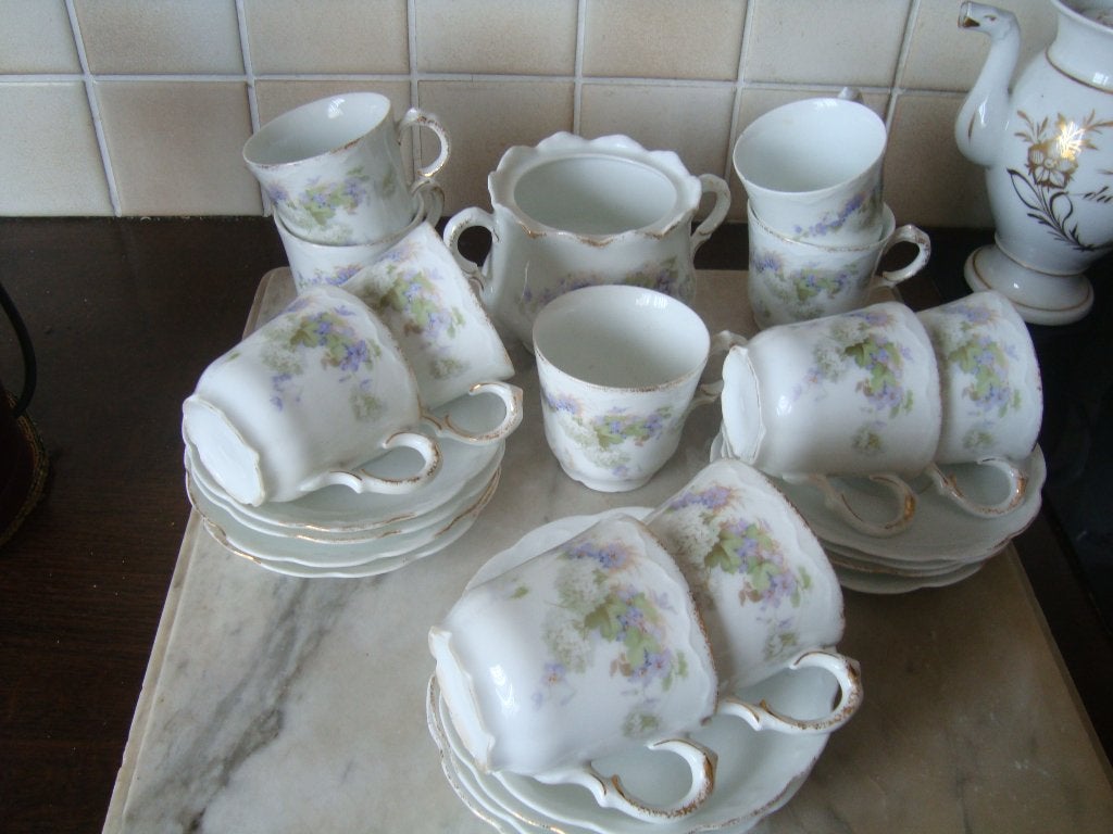 Deel van een porseleinen koffieservies., Ophalen