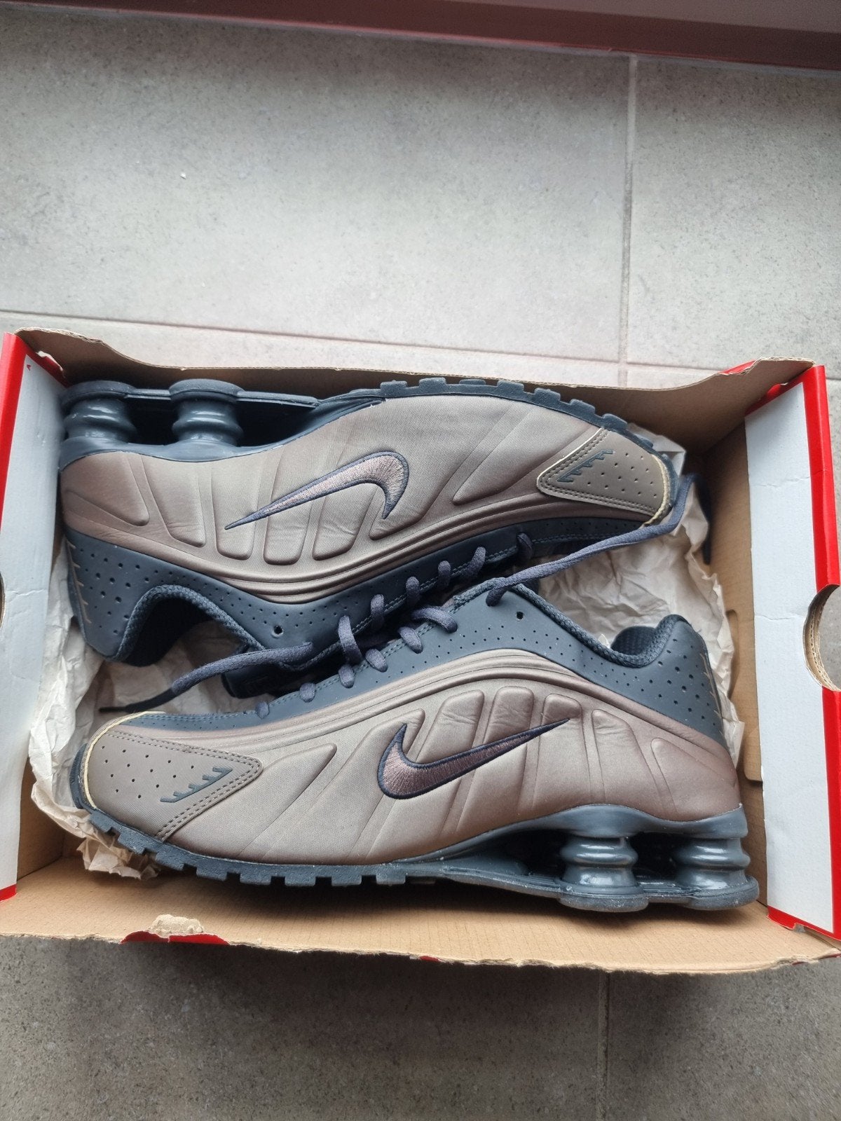 Nike shox r4 maat 42.5 nieuw, Kleding | Heren, Schoenen, Ophalen of Verzenden, Bruin, Sportschoenen