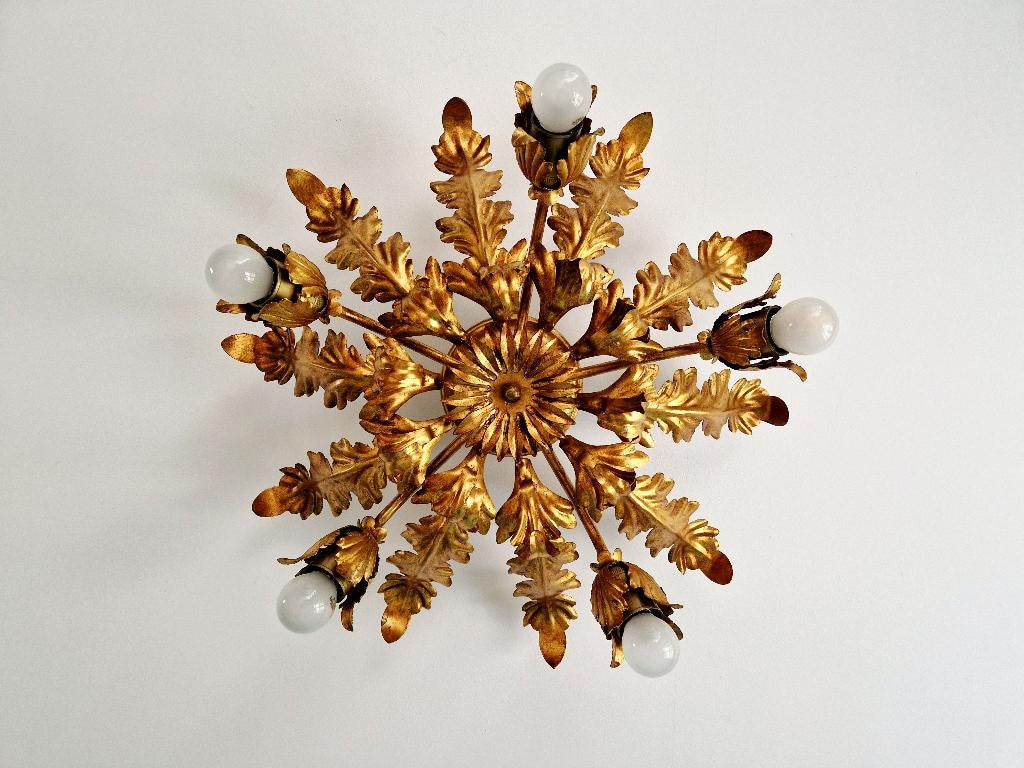 Grand plafonnier floral italien en métal doré, années 1970, Enlèvement ou Envoi