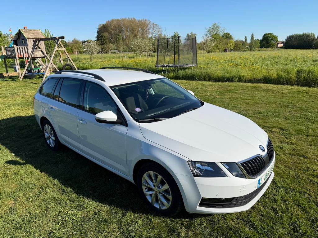 Skoda octavia 1.0 benzine, Autos, Achat, Entreprise, Boîte manuelle, Noir