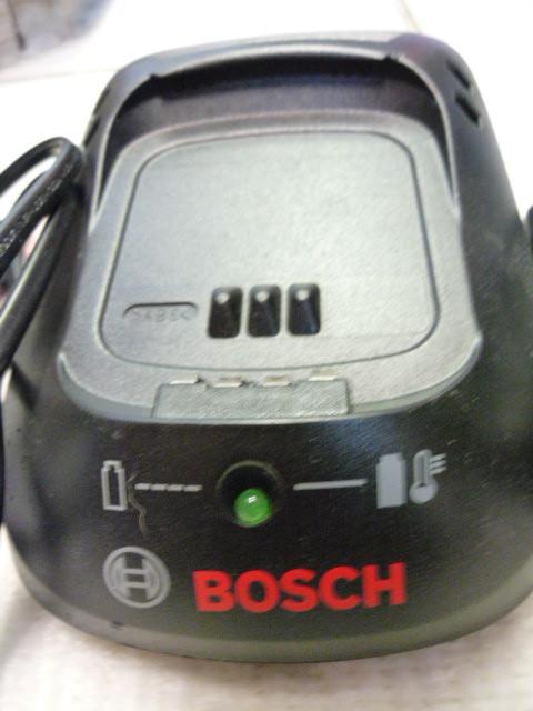 Bosch Li-ion acculader 14.4+21.6 volts + 2 batterijen, Doe-het-zelf en Bouw, Ophalen of Verzenden, Zo goed als nieuw