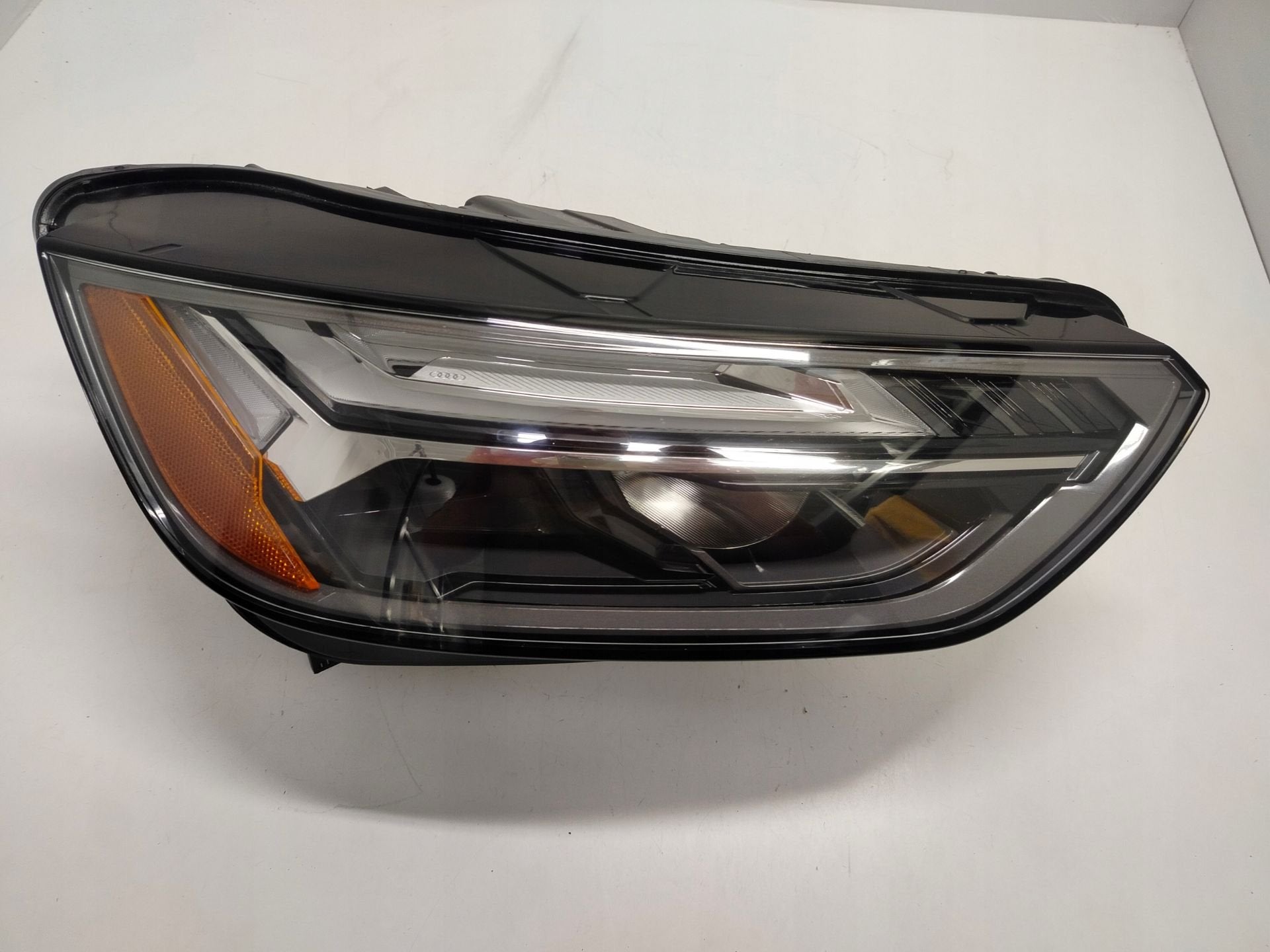 Phare droit Audi Q5 80A.941.034.H, Autos : Pièces & Accessoires, AUDI AG, Auto-Union-Strasse 1
85045  Ingolstadt, DE, Audi, Utilisé